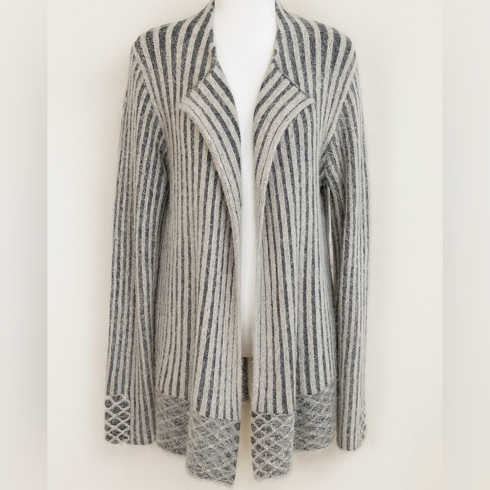 Cato Plus 22/24W Gray White Fuzzy Knit Cardigan Striped Open Front Cozycore Boho